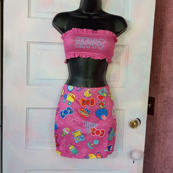 😵Hello Kitty kawaii graphic skirt set w/ ruffled tube top! Nwt! So cute! - Picture 4 of 7